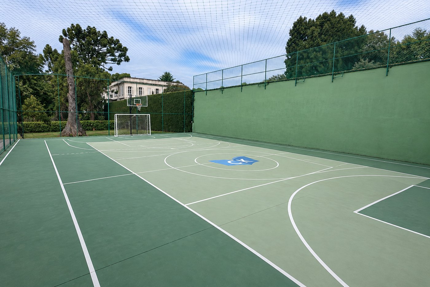 Quadra poliesportiva · basquete, futsal e vôlei